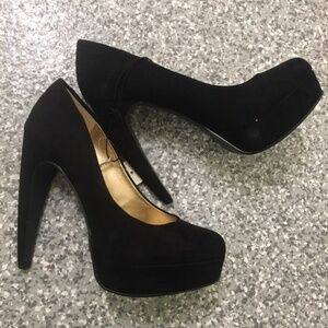 Forever21 Faux Suede Curved Heel Pump